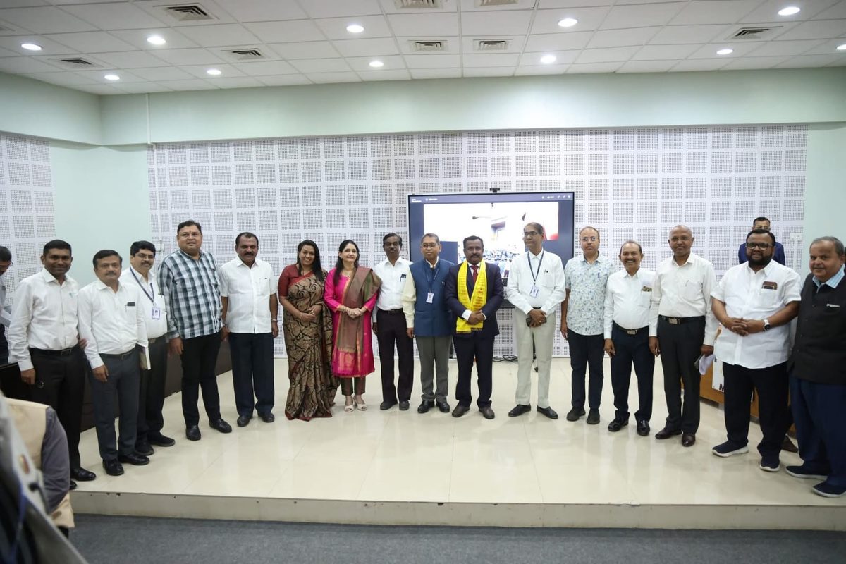 Group photograph of participants at a Senate meeting at the Maharashtra University of Health Sciences headquarters, 22 October 2026.